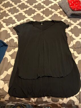 Black V-Neck Short Sleeve Tunic Top